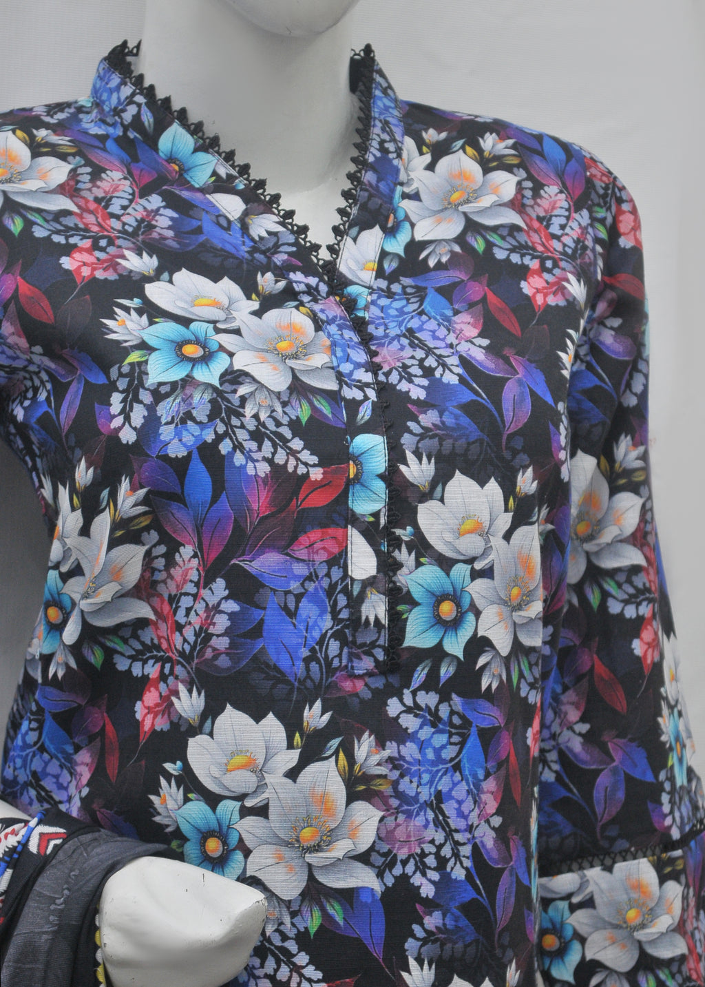 Premium Printed 3pc Khaddar Suit – Winter Collection
