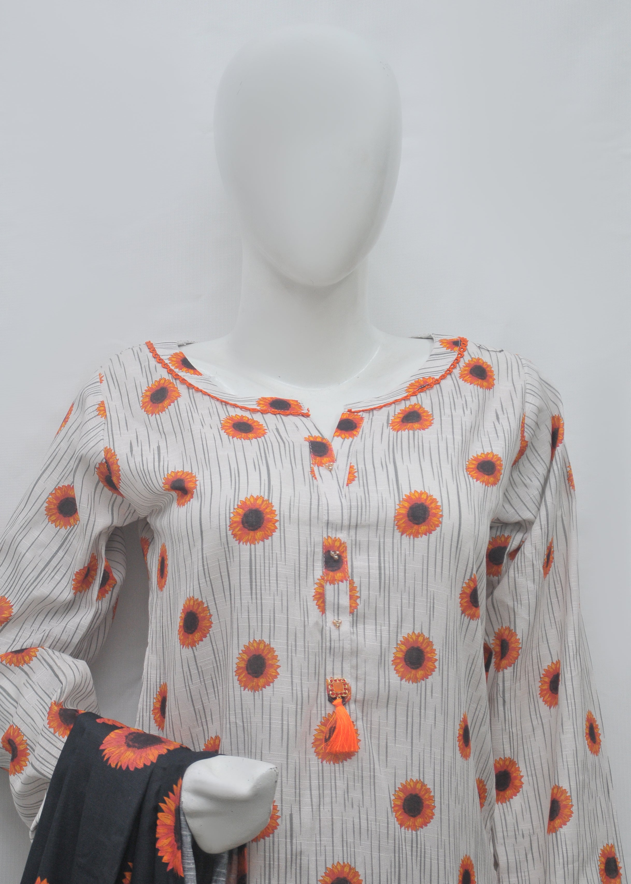 Premium Printed 3pc Khaddar Suit – Winter Collection