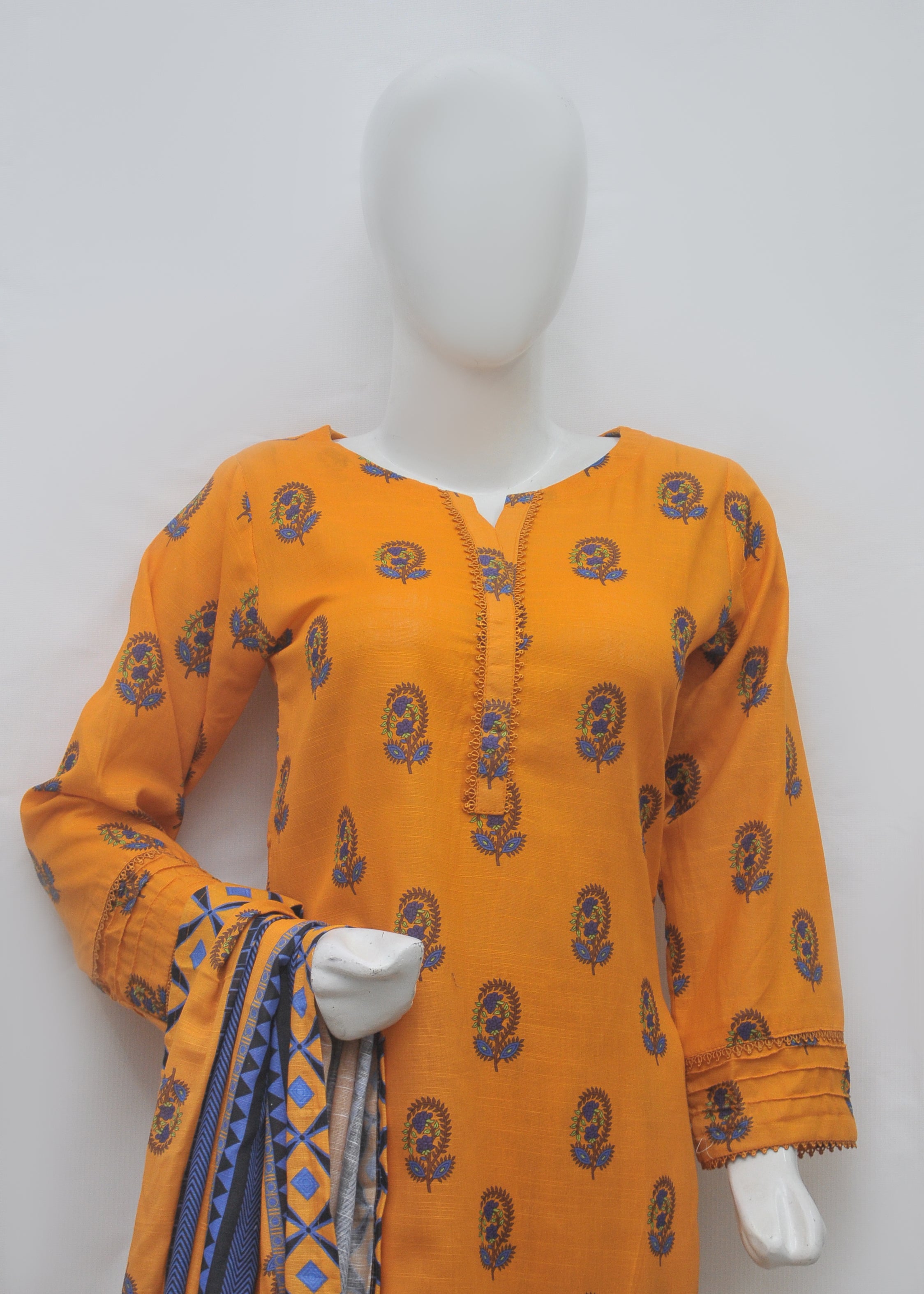 Premium Printed 3pc Khaddar Suit – Winter Collection