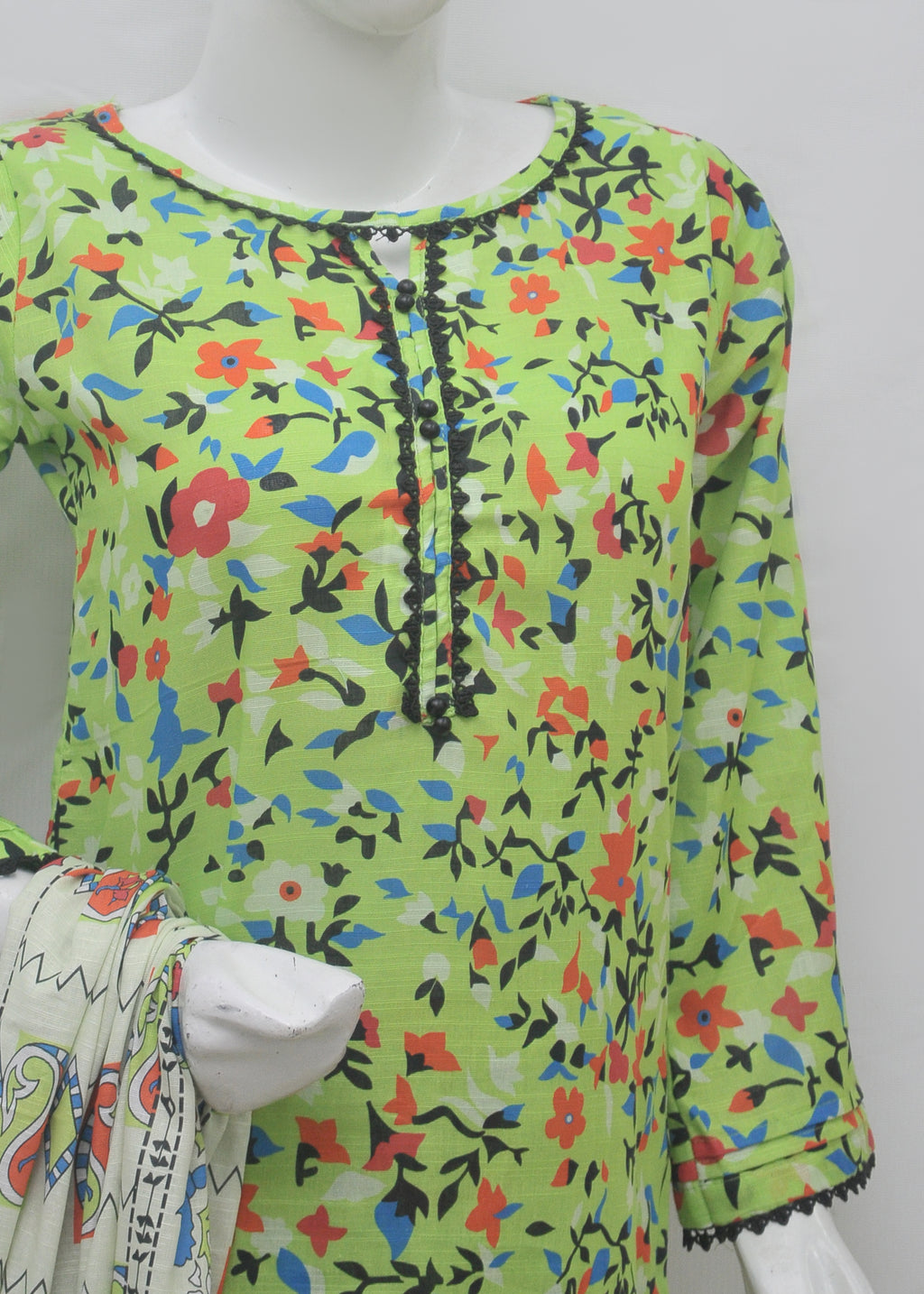 Premium Printed 3pc Khaddar Suit – Winter Collection